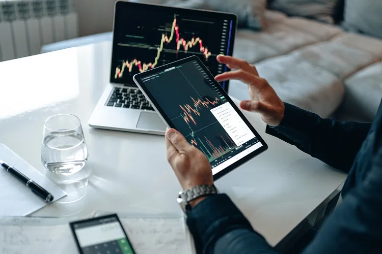 ETF broker